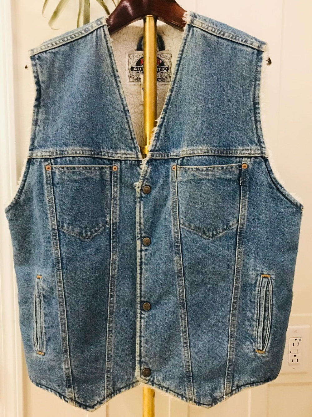 VINTAGE 1990s LEVI’S AUTHENTIC SHERPA-LINED DENIM TRUCKER VEST